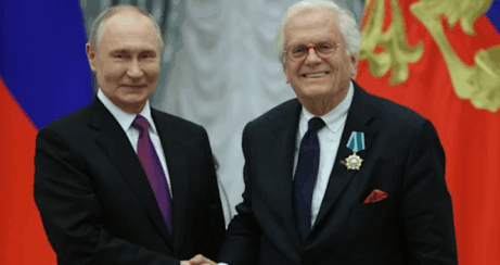 Putin ocenil německého dirigenta za „přátelství národů“ 2025. Připomíná to případ Nohavici