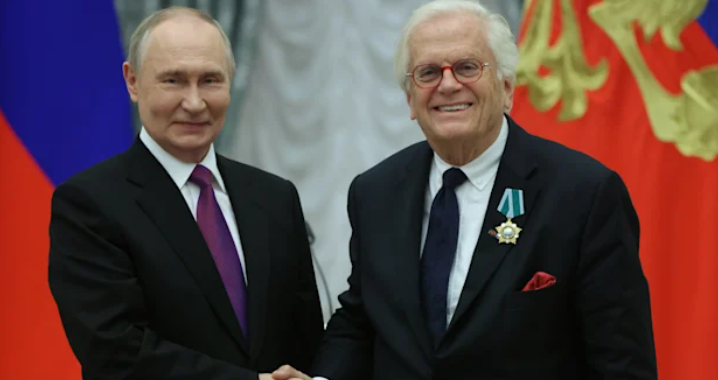 Putin ocenil německého dirigenta za „přátelství národů“ 2025. Připomíná to případ Nohavici