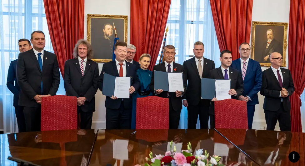Zástupci hnutí ANO, SPD a Motoristů podepsali 3. listopadu 2025 koaliční smlouvu.