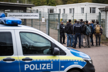 E-mail ve 2:23 ráno přivedl ministerstvo pro integraci do vysvětlovací nouze. V Německu zmizelo téměř tisíc žadatelů o azyl