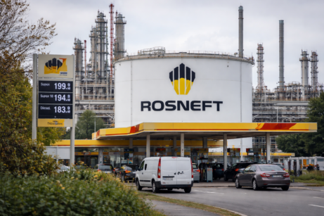 Trump může Berlínu zavřít ropný kohout – „dramatická“ situace rafinerie PCK