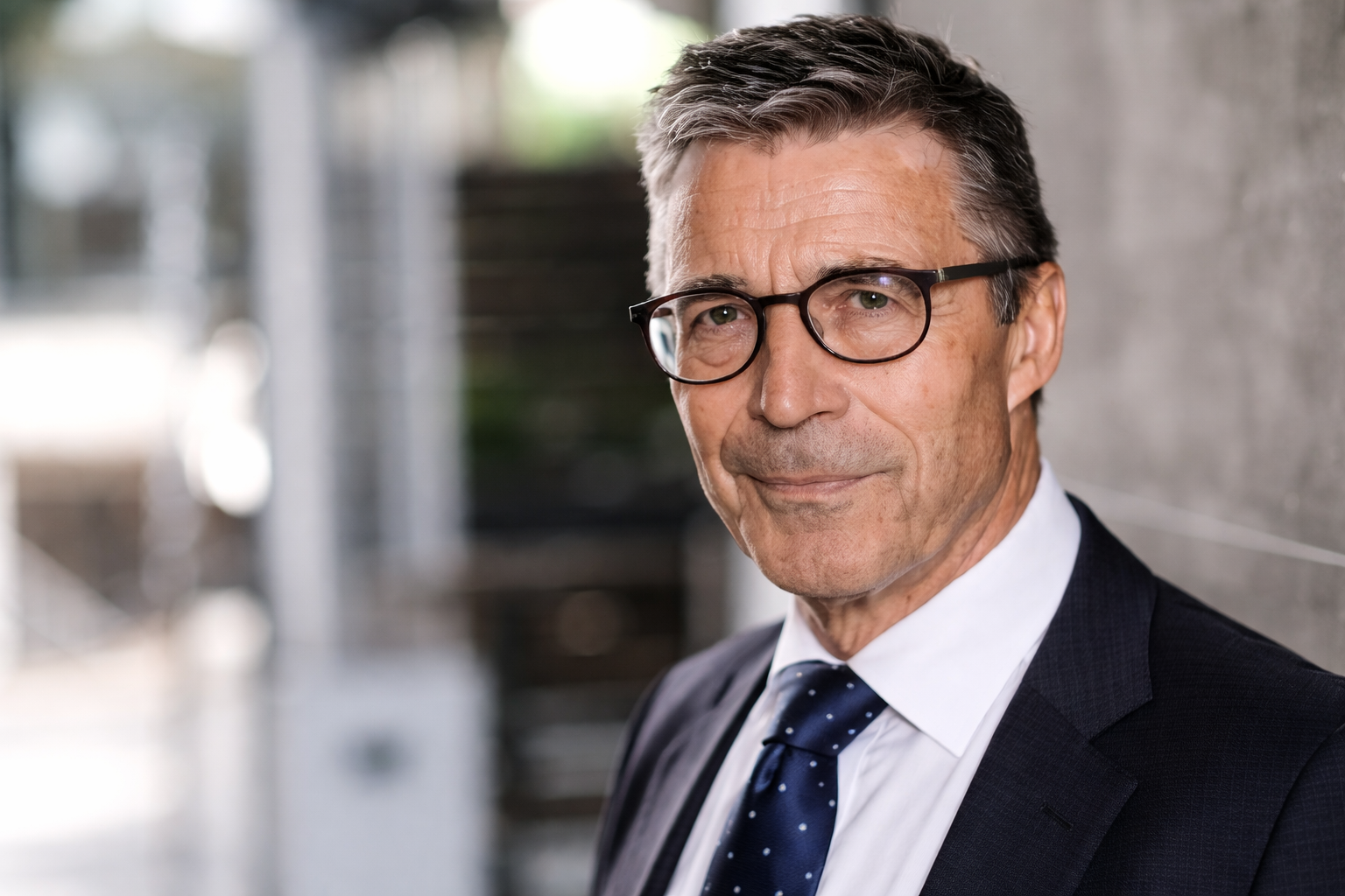 „Budeme muset převést evropské ekonomiky na válečné hospodářství,“ varuje exšéf NATO Anders Fogh Rasmussen