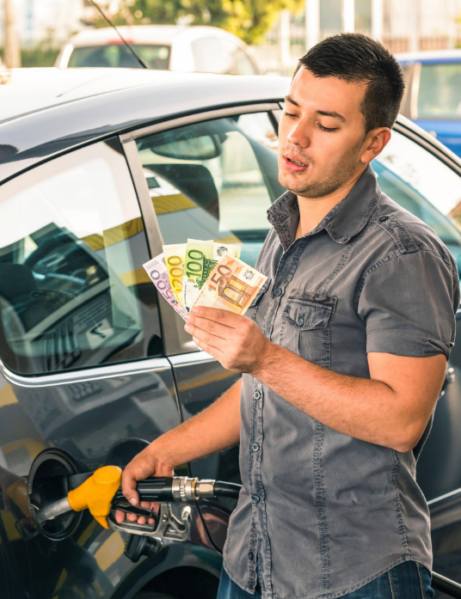 Německo zavádí tankovací slevy a bonusy pro zaměstnance. Politická bouře sílí