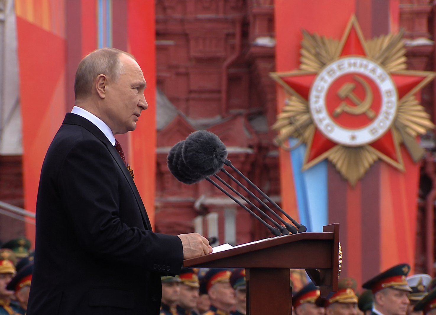 Co si myslí Němci o Putinově přehlídce bez tanků a raket? Moskva slavila vítězství, ale ukázala hlavně vlastní slabost