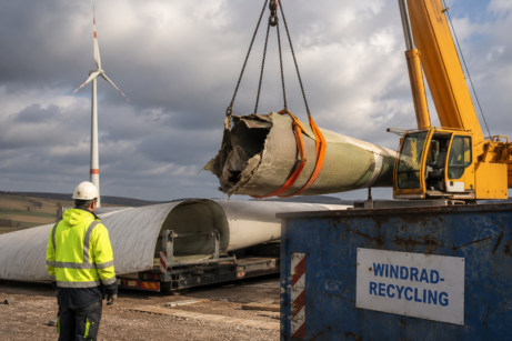 Miliony od německého státu na recyklaci větrníků. Teď stojí průkopník zelené transformace před soudem kvůli nelegálním skládkám v Česku